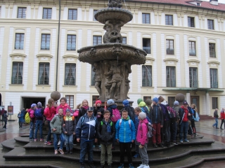 Páté třídy na exkurzi v Praze 